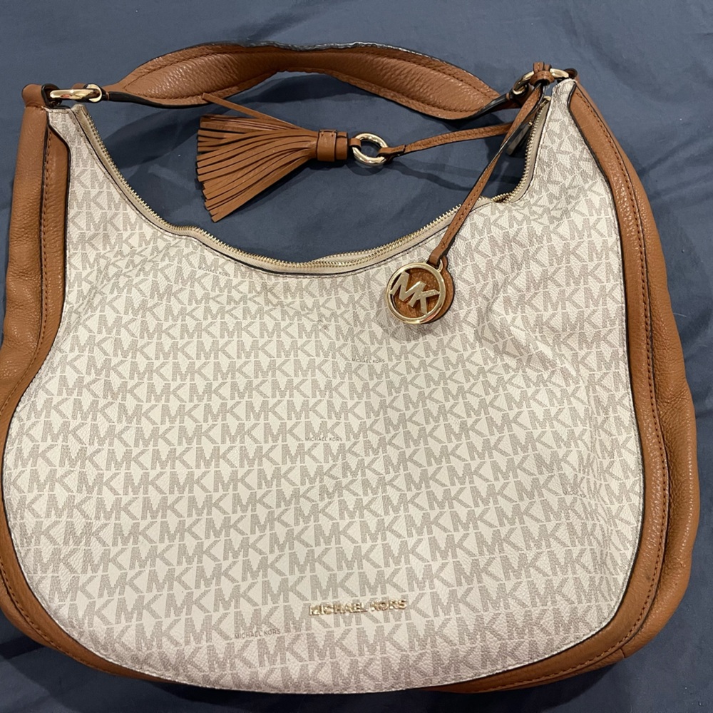 Micheal Kors bucket style purse